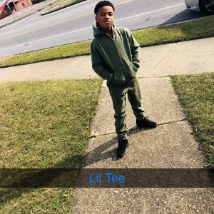 Meet your Posher, Tee